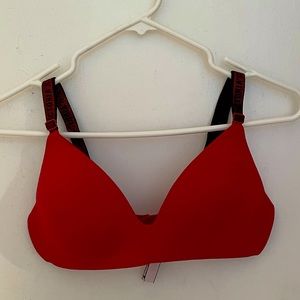 Victoria's Secret wireless t-shirt bra